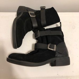 MIA ‘Odetta’ Moto boot suede. Adjustable buckles